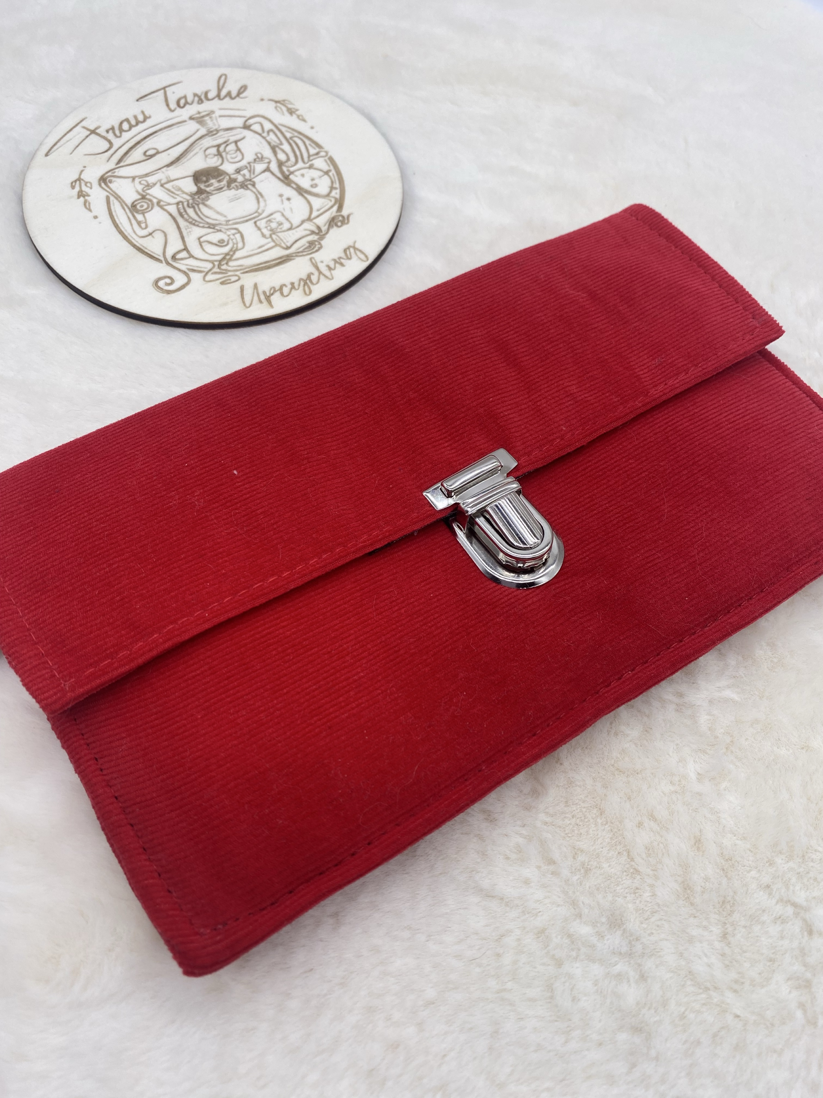 Rote Clutch aus Cord