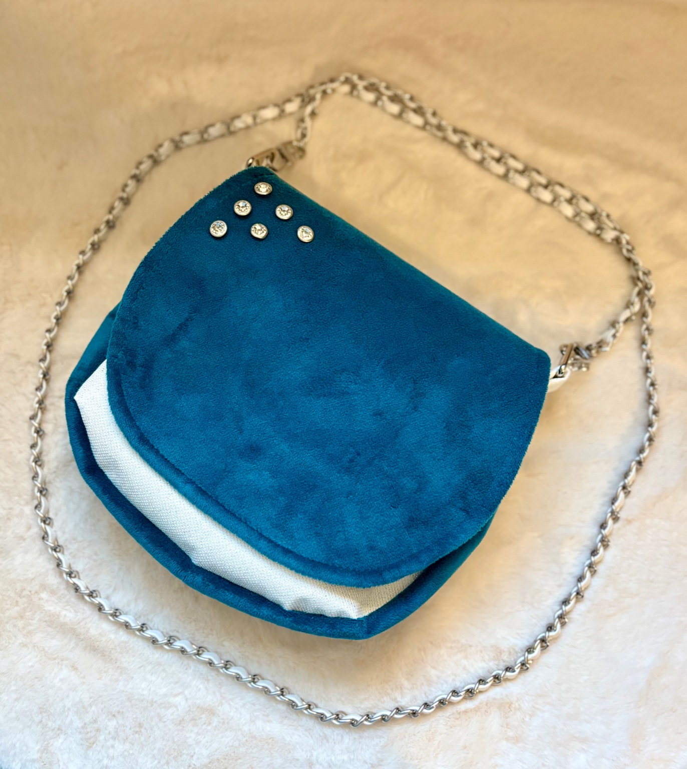 Crossbody-Tasche türkis mit Kette